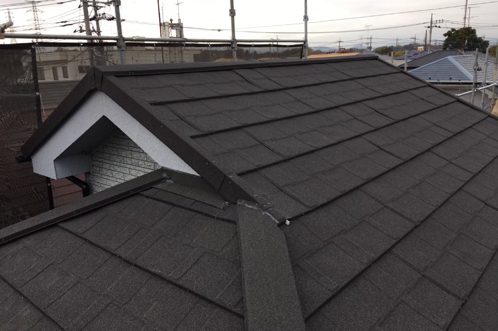 屋根葺き替え工事と屋根カバー工事はどちらが良いのか？